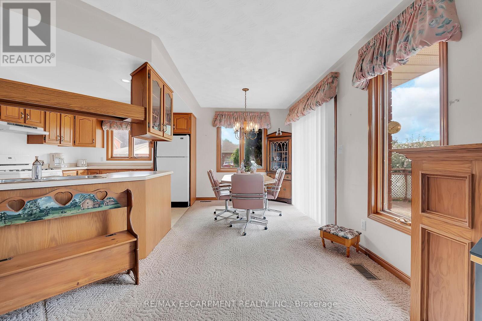 Photo 16 of 47 Falls Crescent, Norfolk ON
