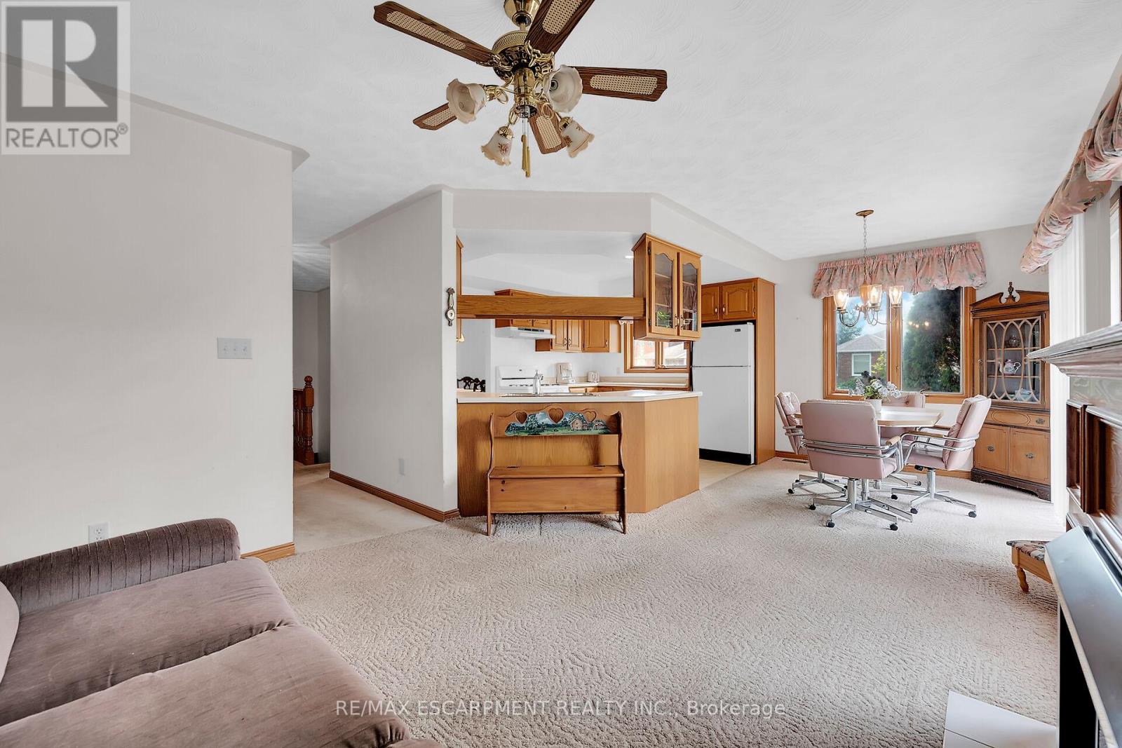 Photo 17 of 47 Falls Crescent, Norfolk ON