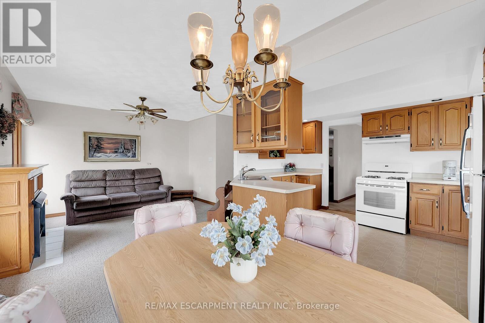 Photo 18 of 47 Falls Crescent, Norfolk ON