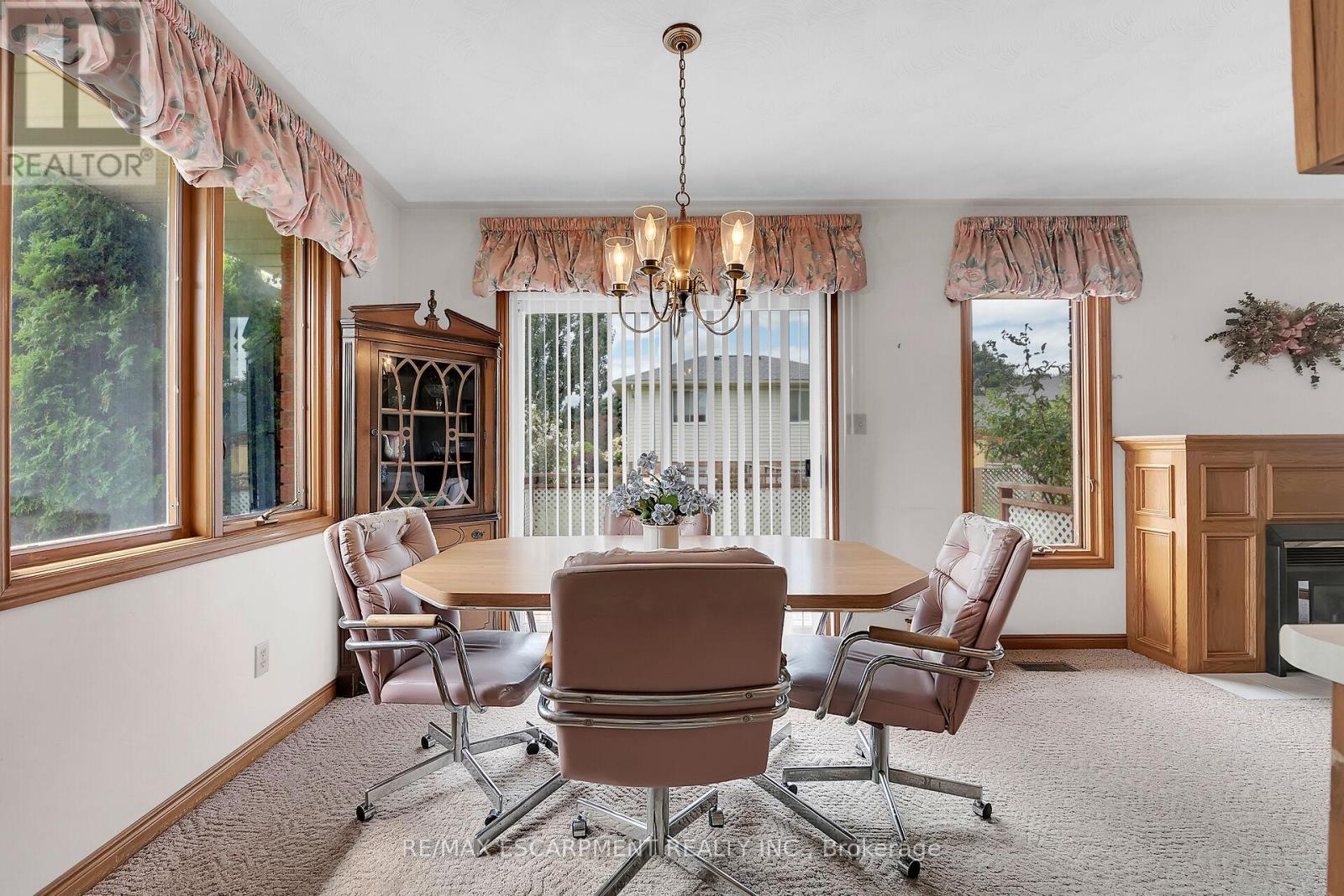 Photo 19 of 47 Falls Crescent, Norfolk ON