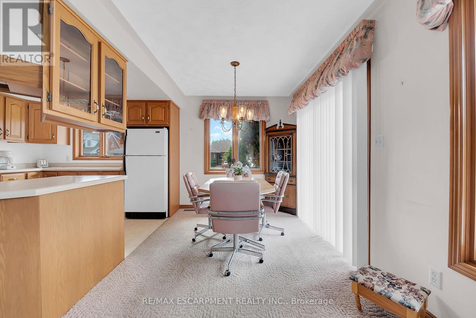 Photo 20 of 47 Falls Crescent, Norfolk ON