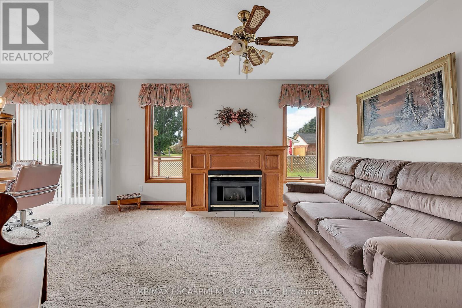 Photo 21 of 47 Falls Crescent, Norfolk ON