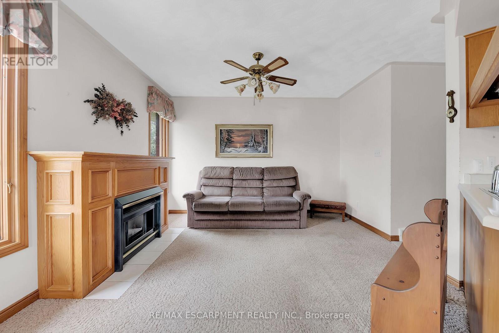 Photo 22 of 47 Falls Crescent, Norfolk ON
