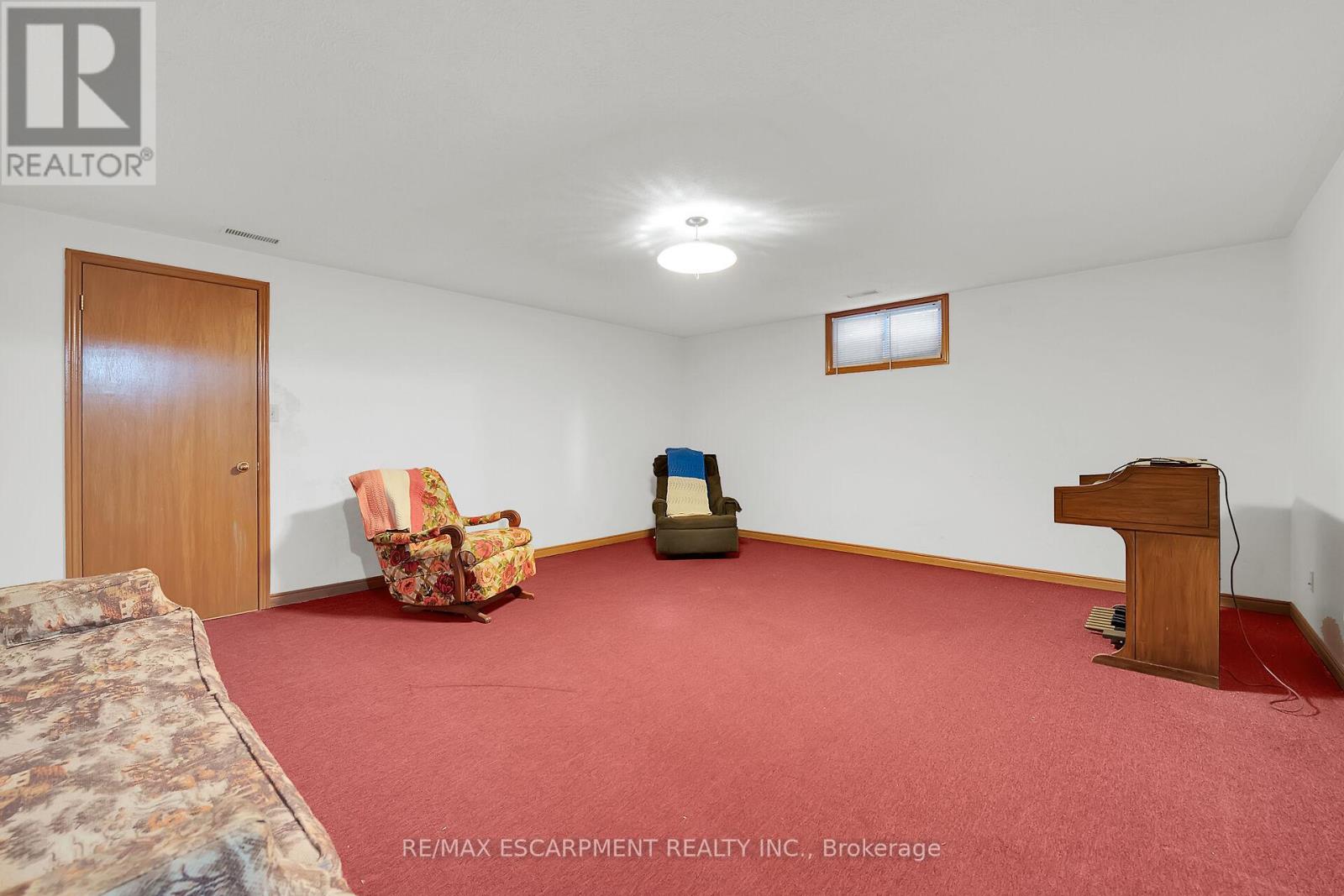 Photo 30 of 47 Falls Crescent, Norfolk ON