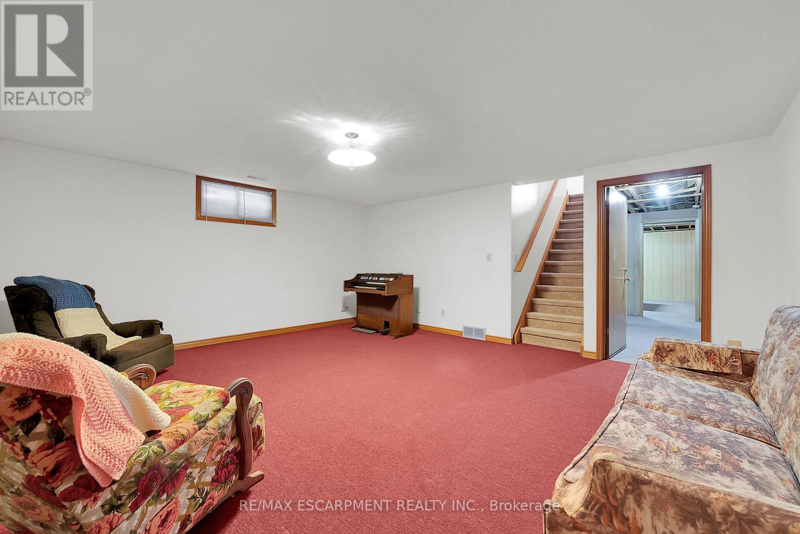 Photo 31 of 47 Falls Crescent, Norfolk ON