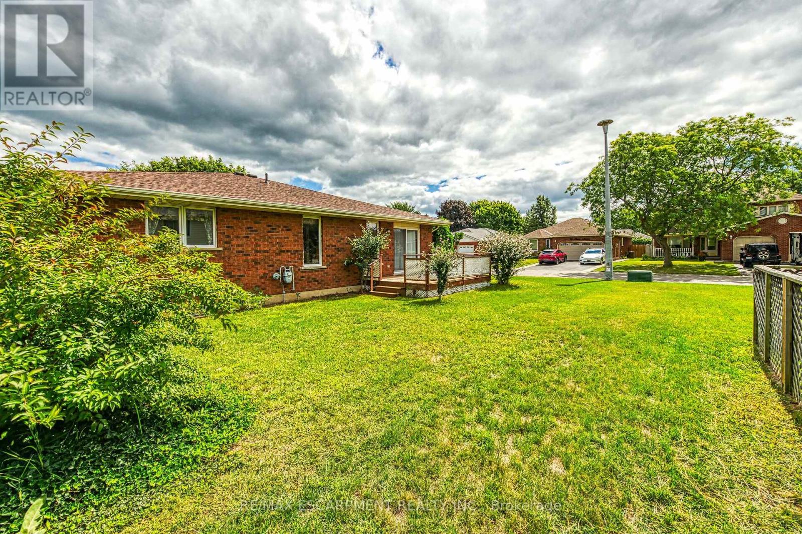Photo 38 of 47 Falls Crescent, Norfolk ON