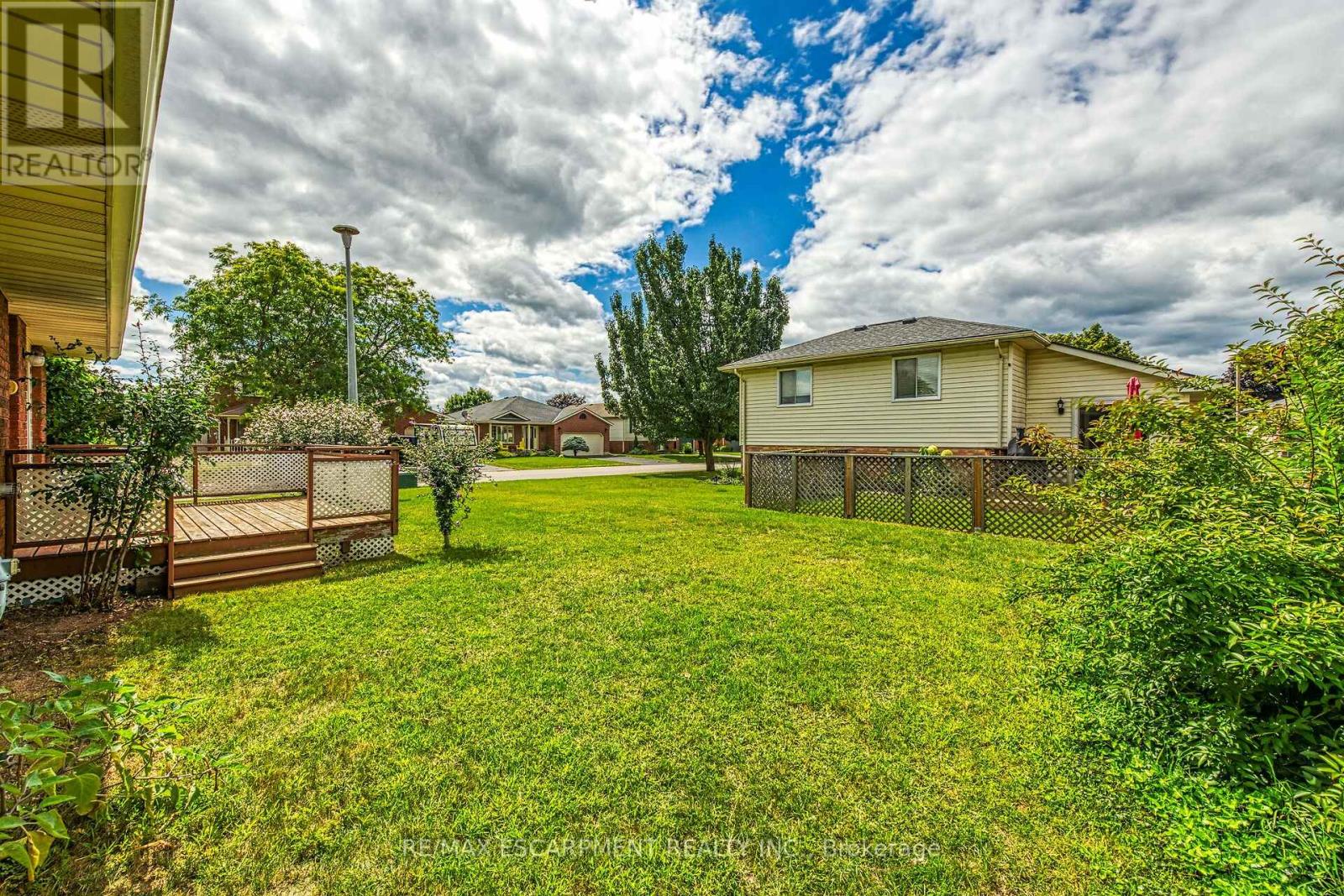 Photo 41 of 47 Falls Crescent, Norfolk ON
