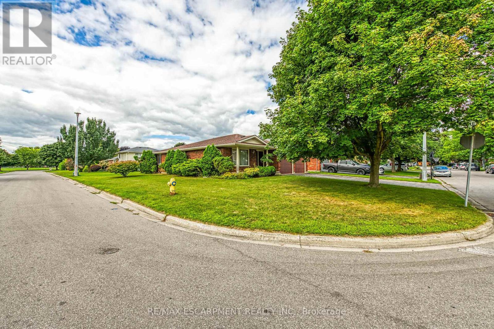 Photo 42 of 47 Falls Crescent, Norfolk ON