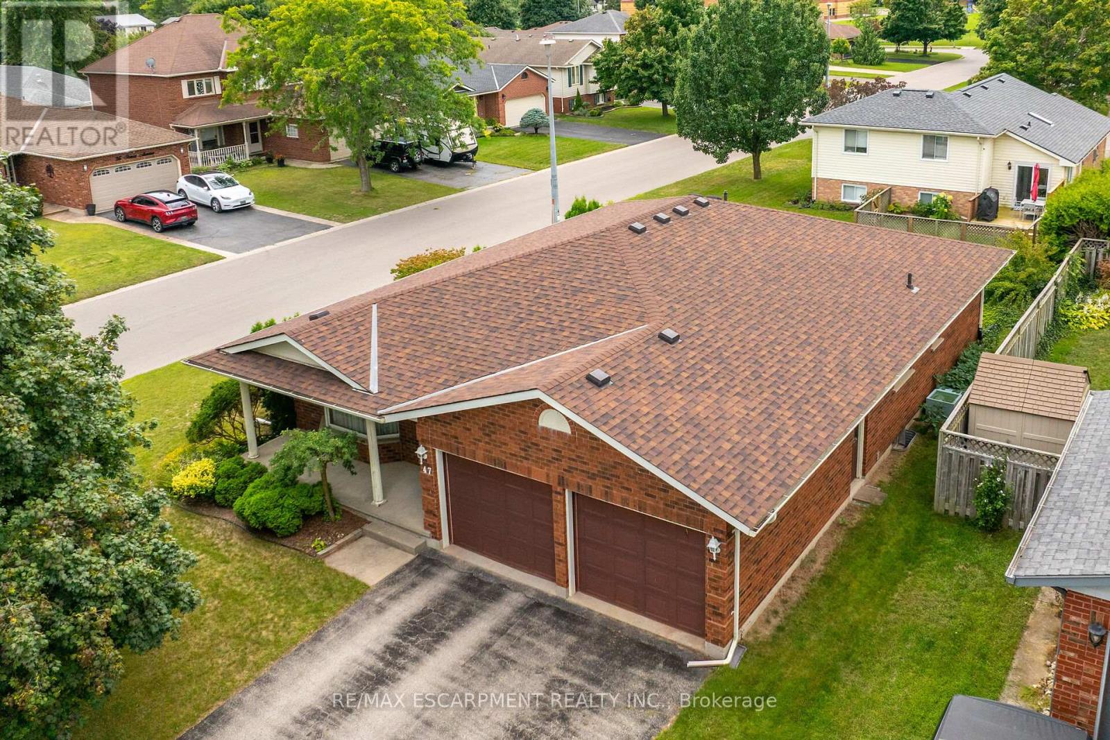 Photo 45 of 47 Falls Crescent, Norfolk ON
