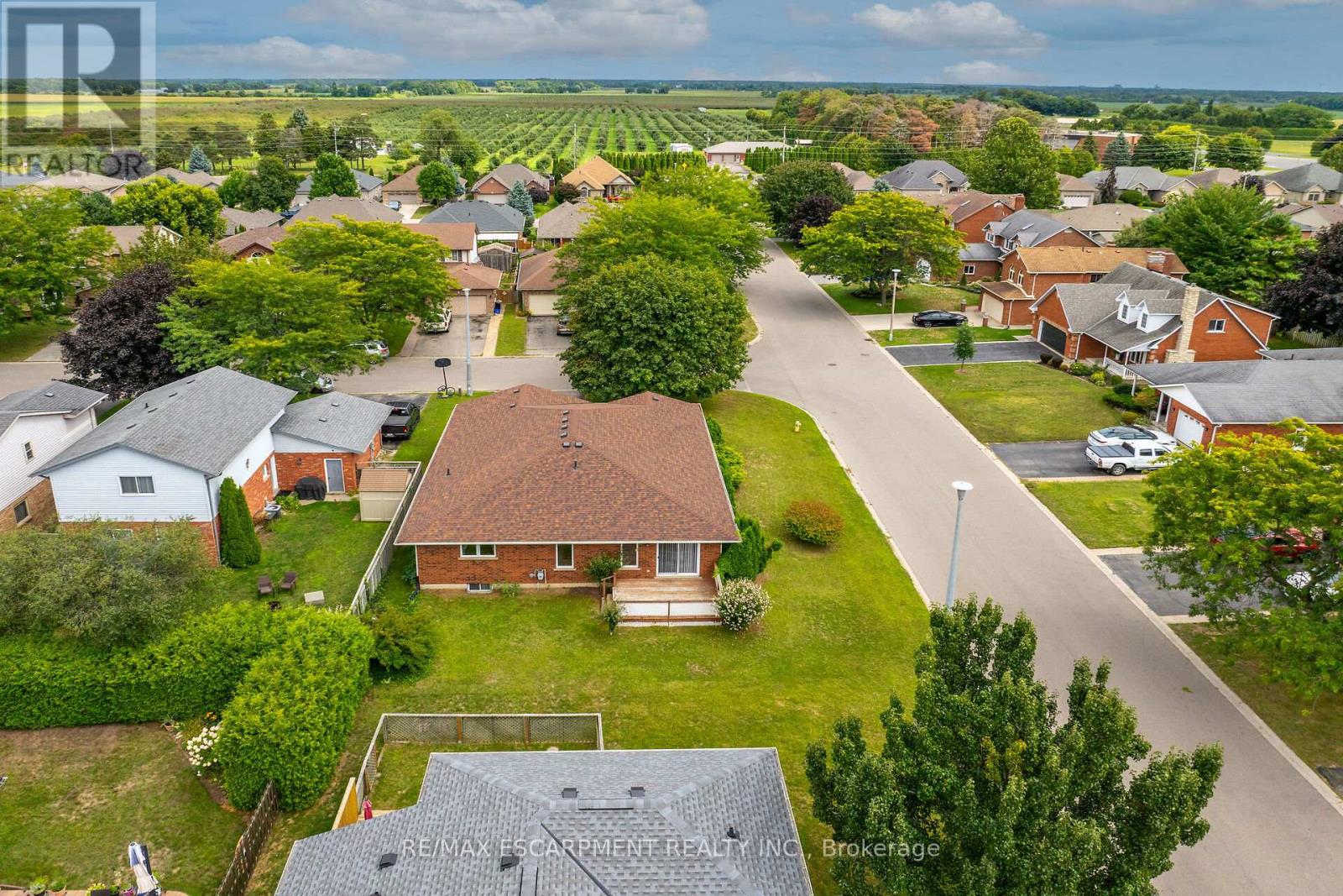 Photo 46 of 47 Falls Crescent, Norfolk ON
