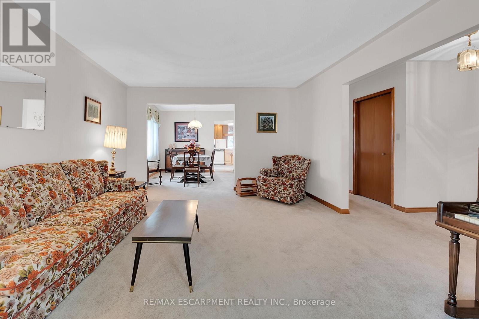 Photo 6 of 47 Falls Crescent, Norfolk ON