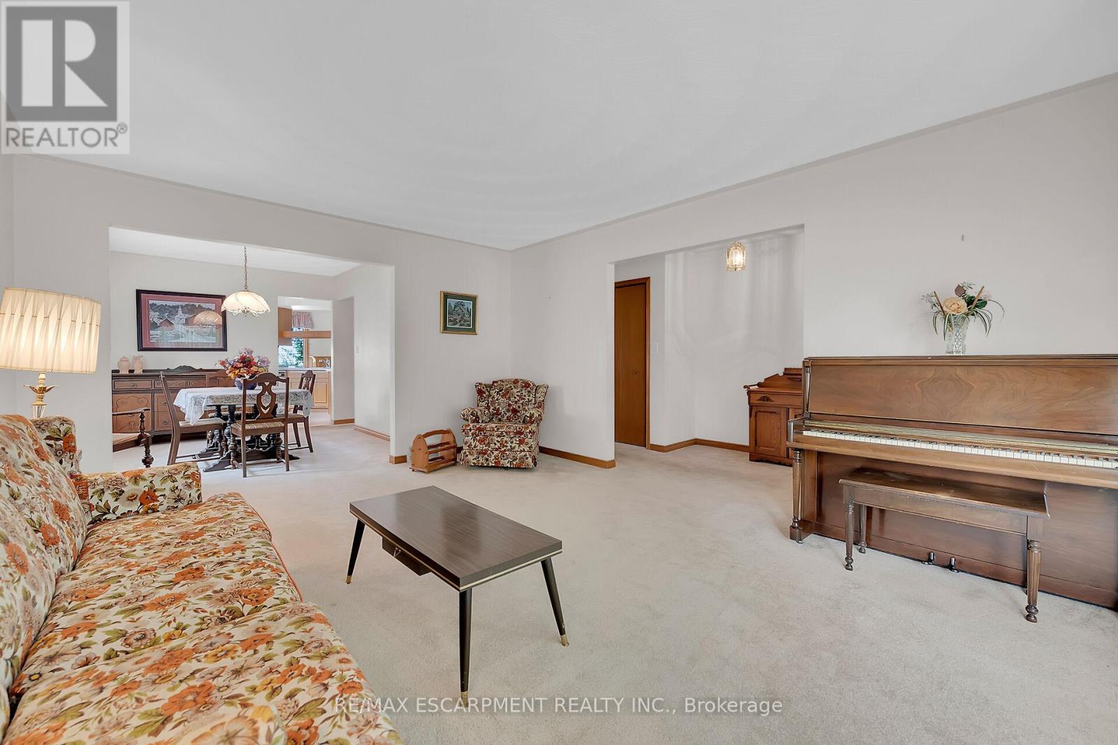 Photo 7 of 47 Falls Crescent, Norfolk ON