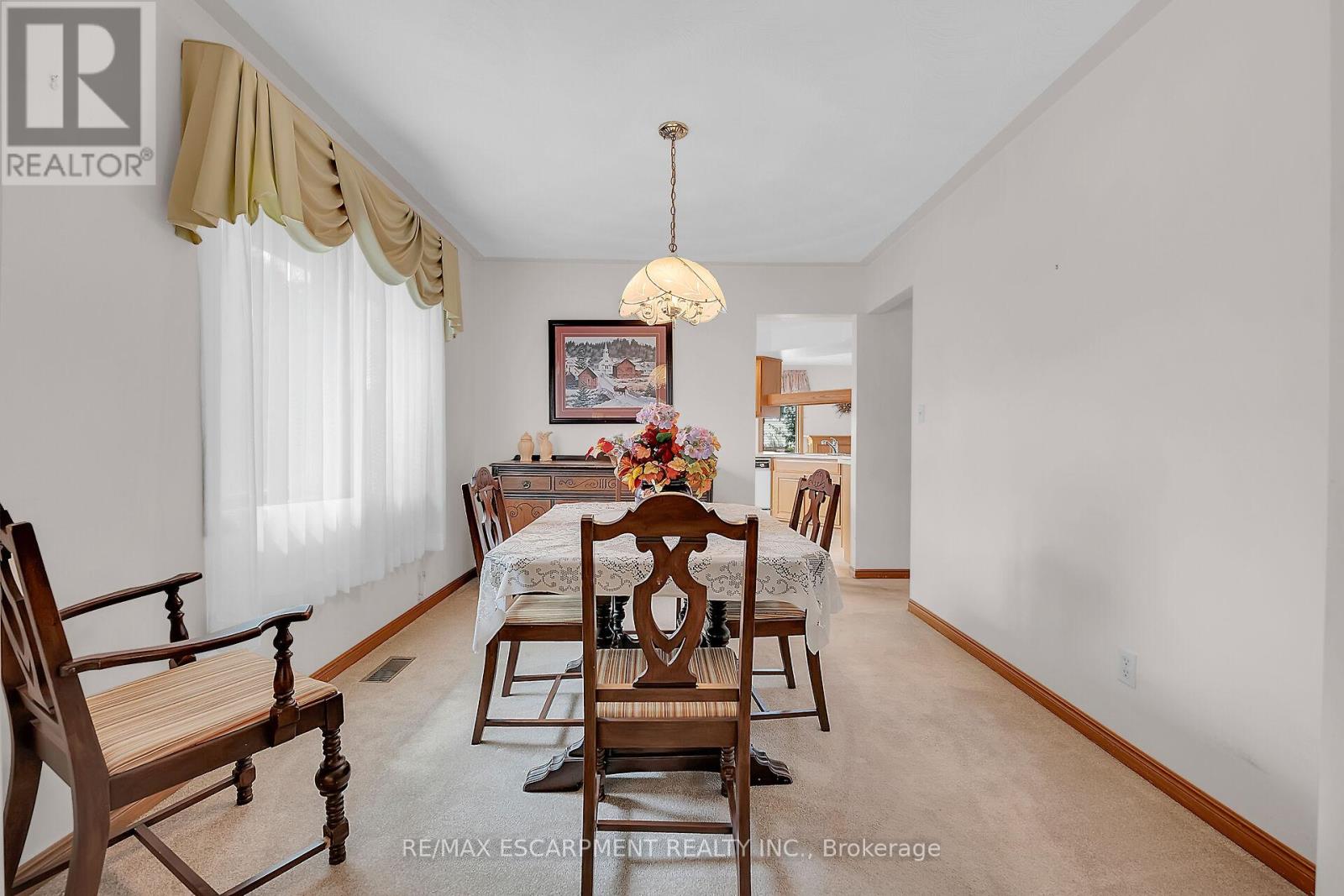 Photo 9 of 47 Falls Crescent, Norfolk ON