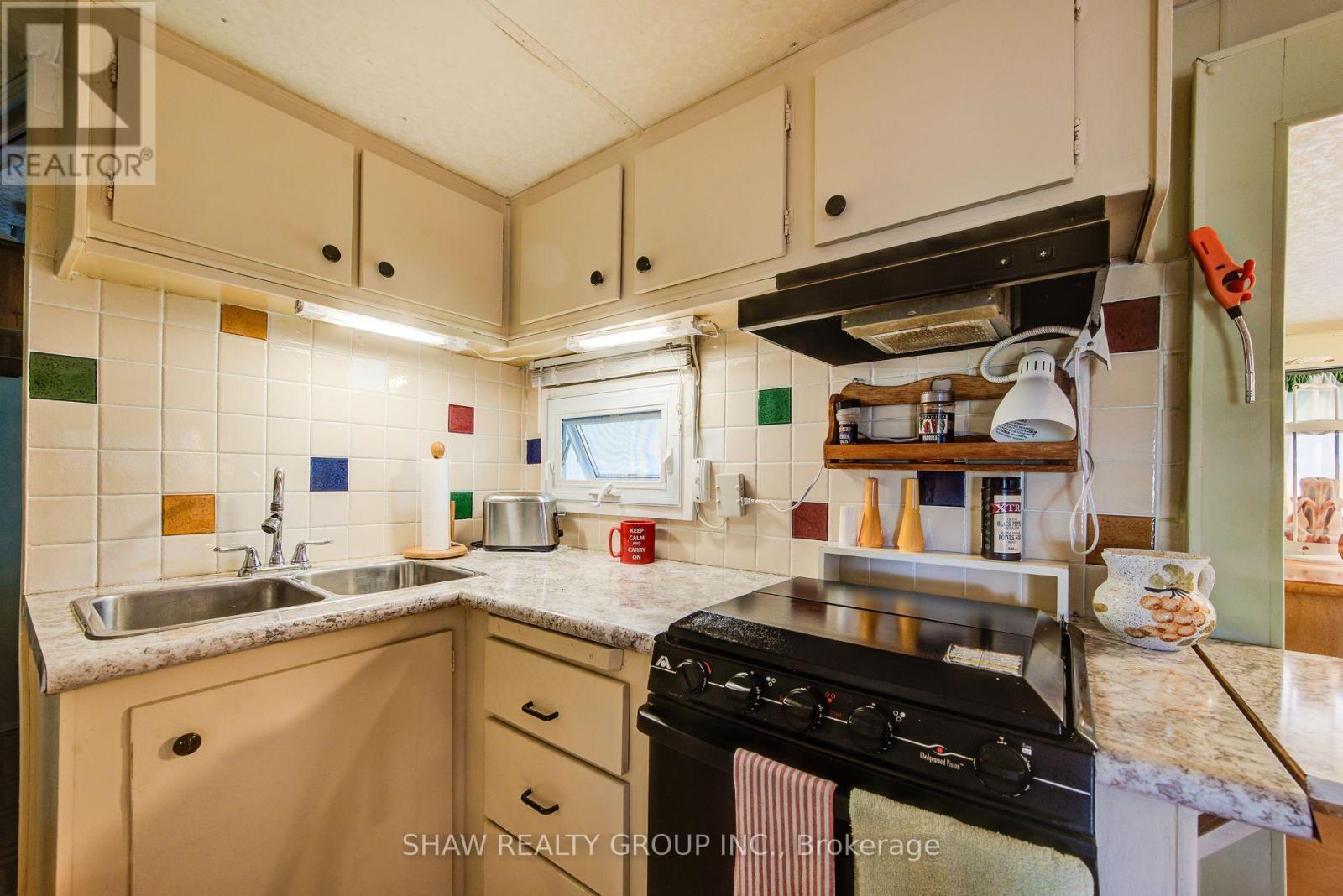 Photo 14 of 691 Oak Crescent, Centre Wellington ON