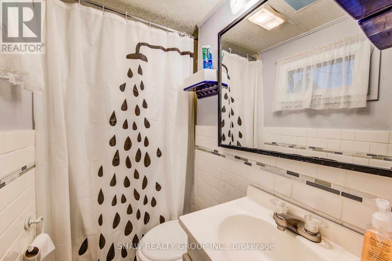 691 OAK CRESCENT - 16