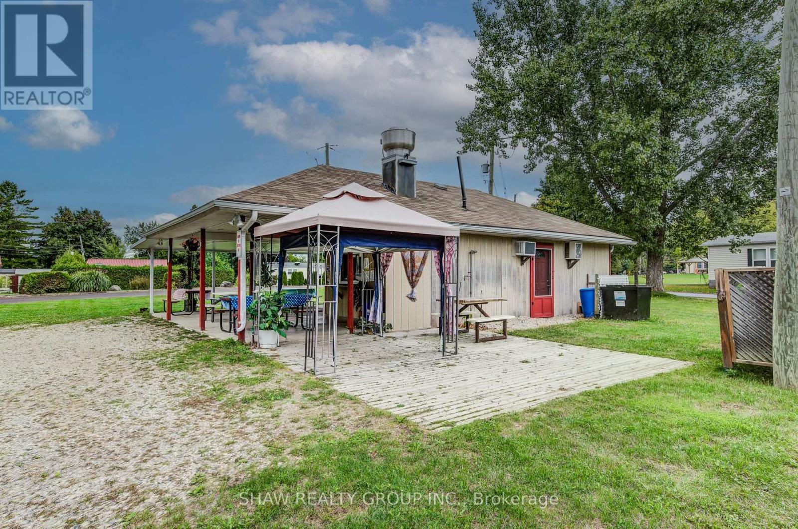 691 OAK CRESCENT - 27