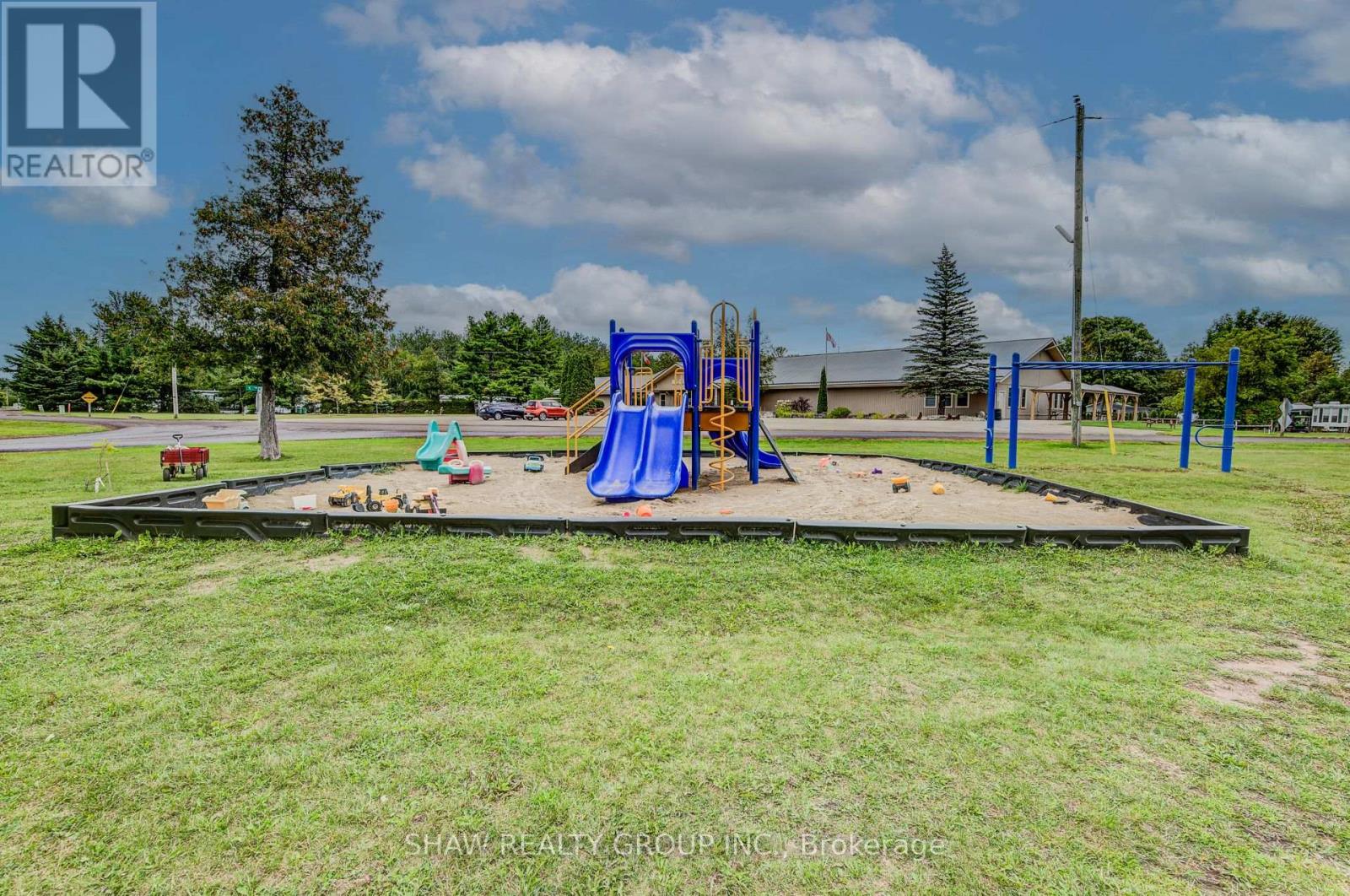 Photo 32 of 691 Oak Crescent, Centre Wellington ON