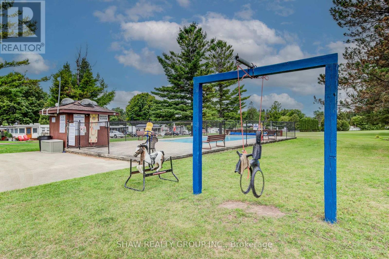 Photo 34 of 691 Oak Crescent, Centre Wellington ON