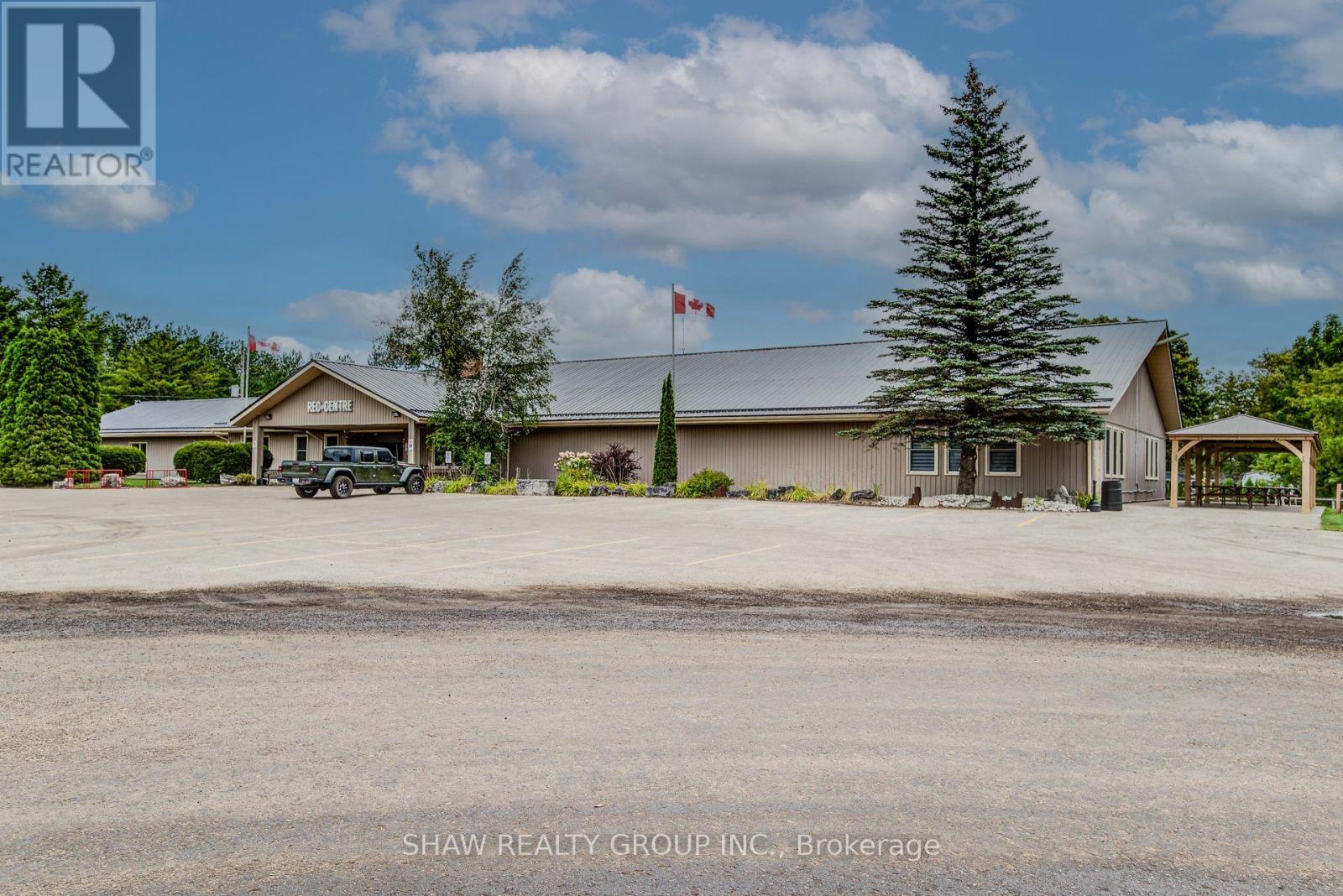 Photo 35 of 691 Oak Crescent, Centre Wellington ON