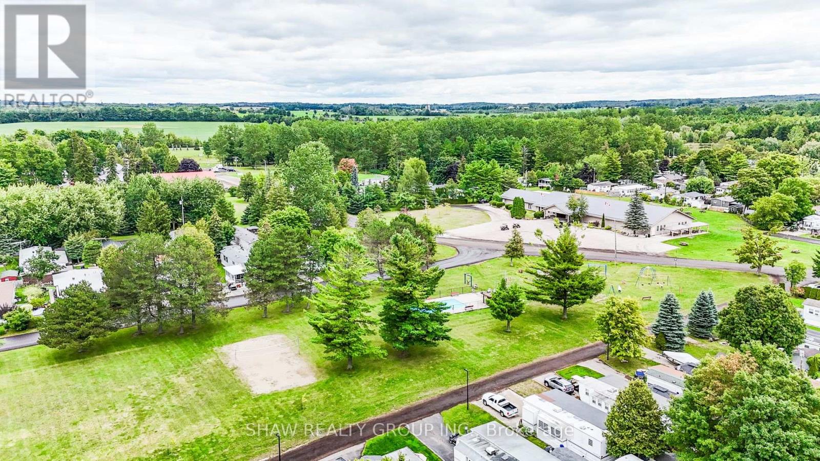 Photo 44 of 691 Oak Crescent, Centre Wellington ON