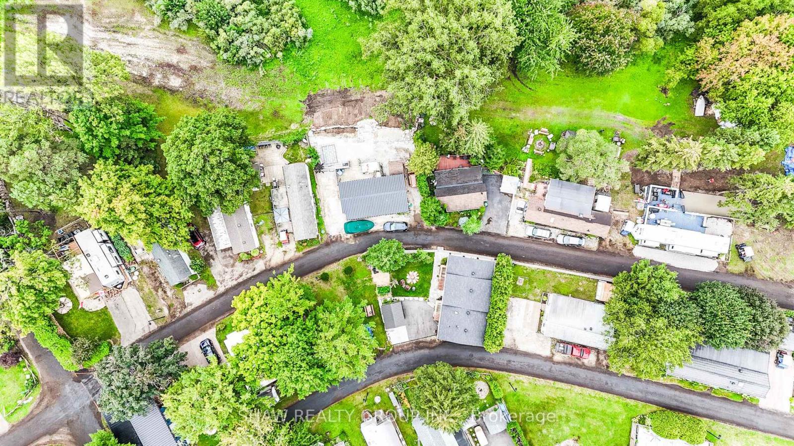691 OAK CRESCENT - 46