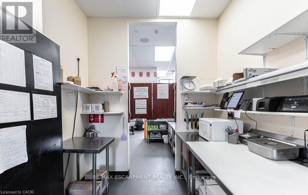 Photo 12 of 2 70 Livingston Avenue, Grimsby ON