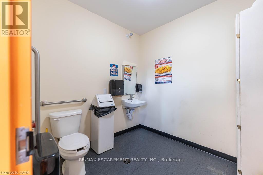 Photo 14 of 2 70 Livingston Avenue, Grimsby ON