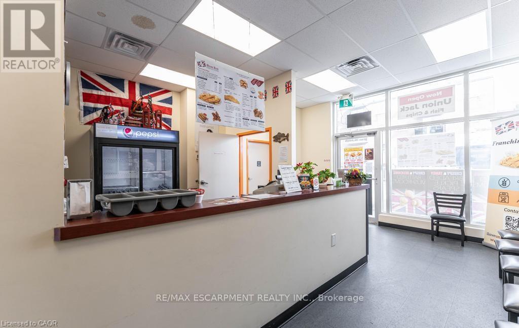 Photo 27 of 2 70 Livingston Avenue, Grimsby ON