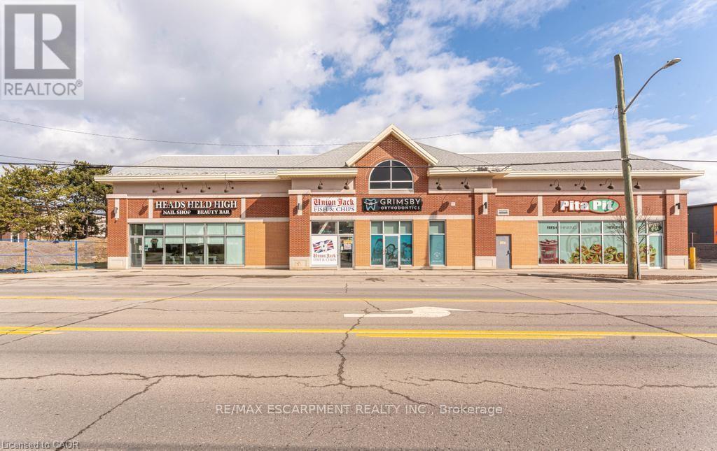 Photo 3 of 2 70 Livingston Avenue, Grimsby ON