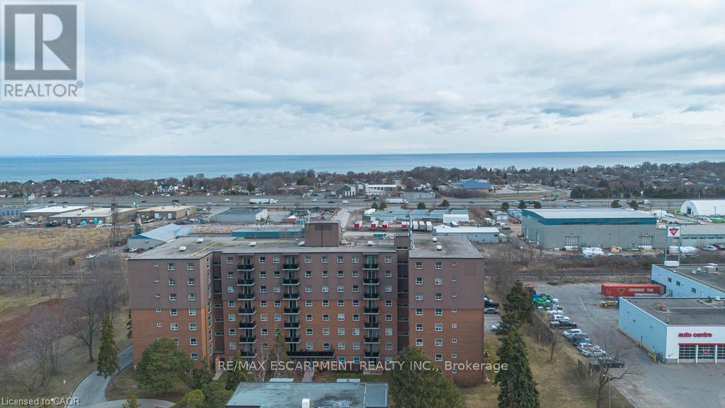 Photo 32 of 2 70 Livingston Avenue, Grimsby ON
