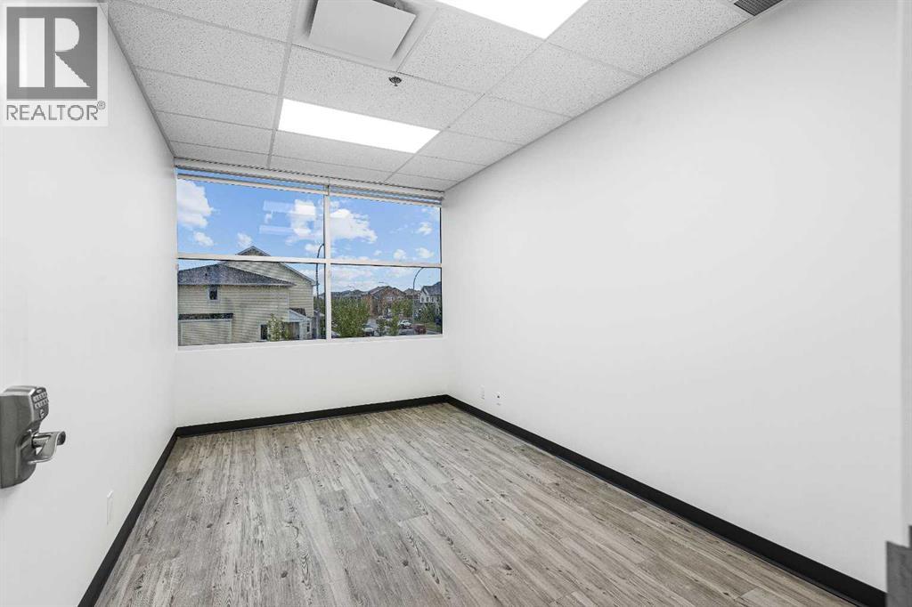 Photo 19 of 220 20 Saddlestone Drive Ne, Calgary AB