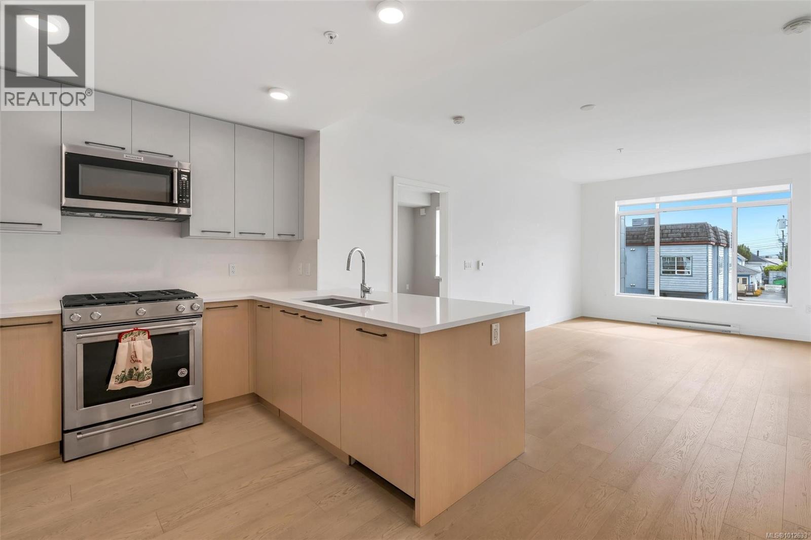 302 9775 Fourth Street, Sidney