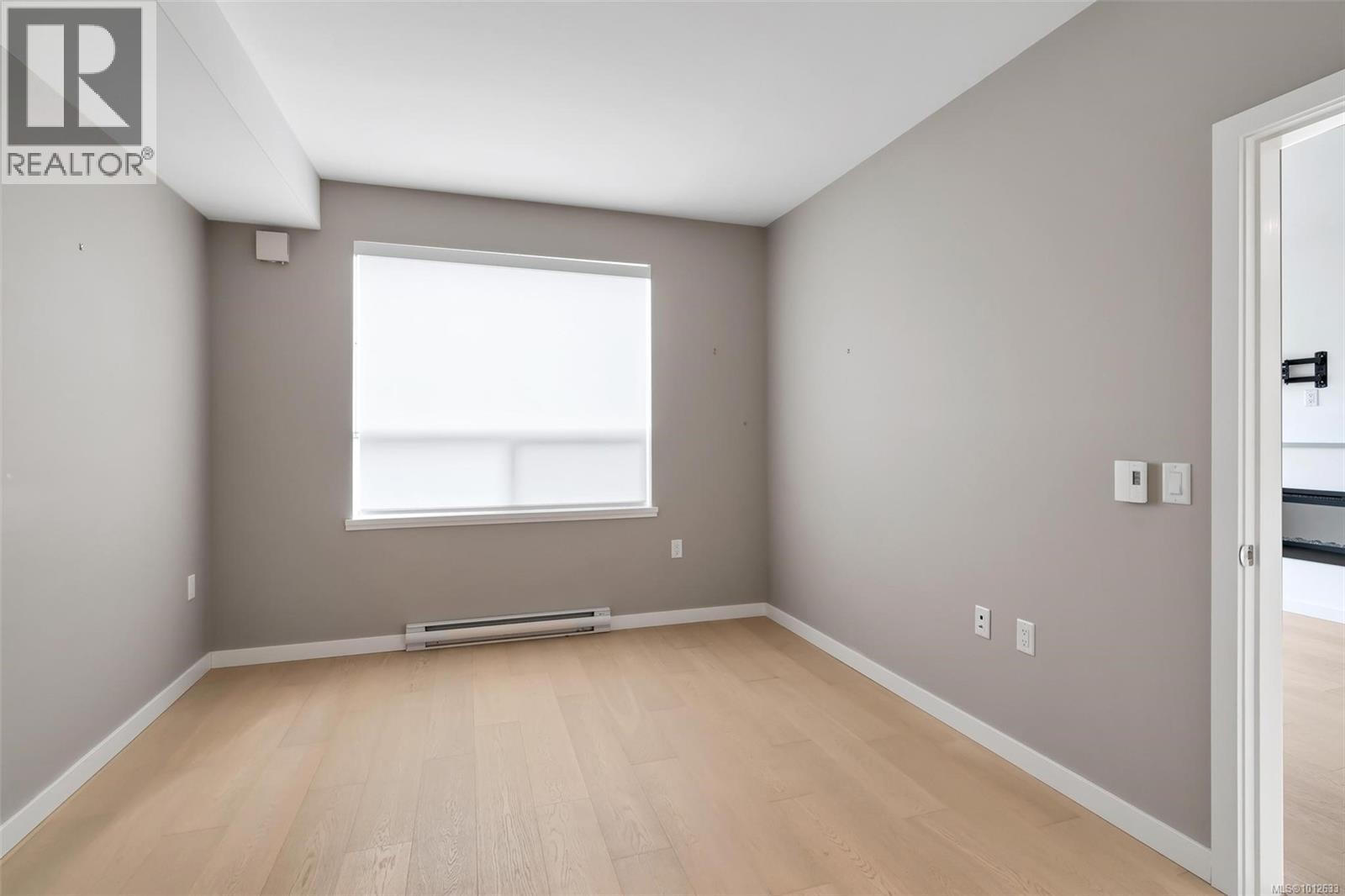 302 9775 Fourth Street, Sidney