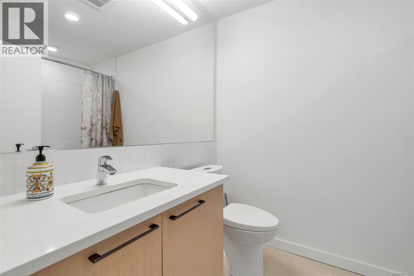 302 9775 Fourth Street, Sidney