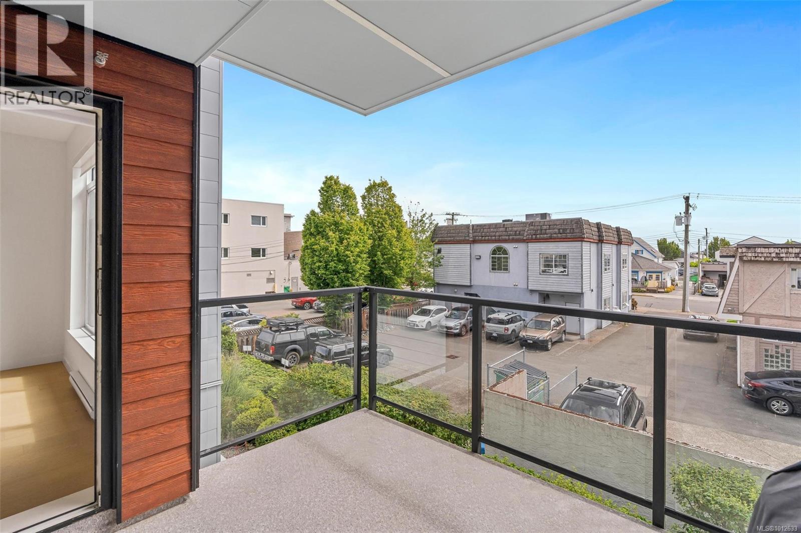 302 9775 Fourth Street, Sidney