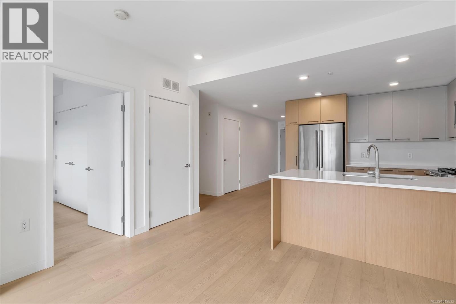 302 9775 Fourth Street, Sidney
