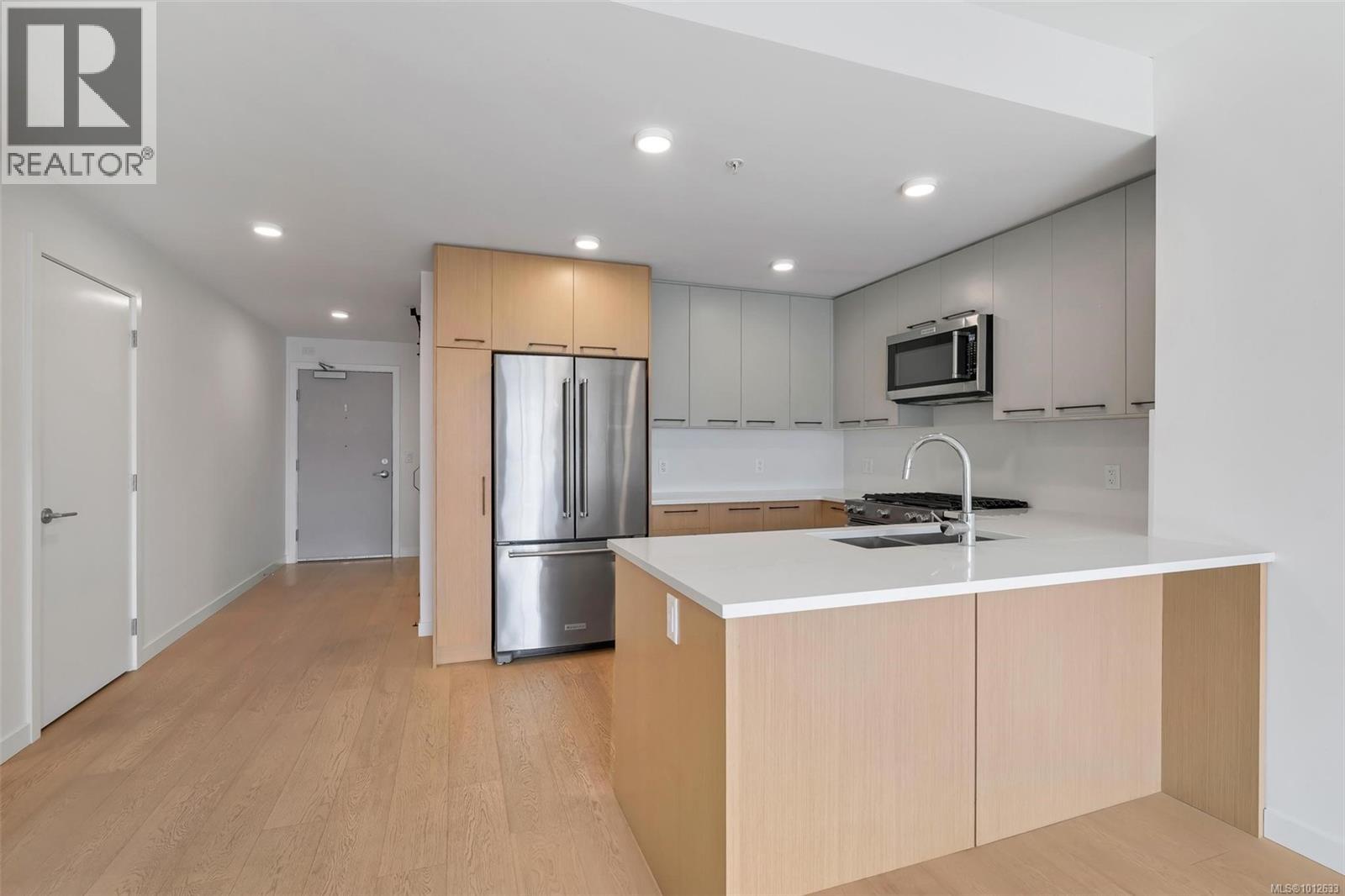 302 9775 Fourth Street, Sidney
