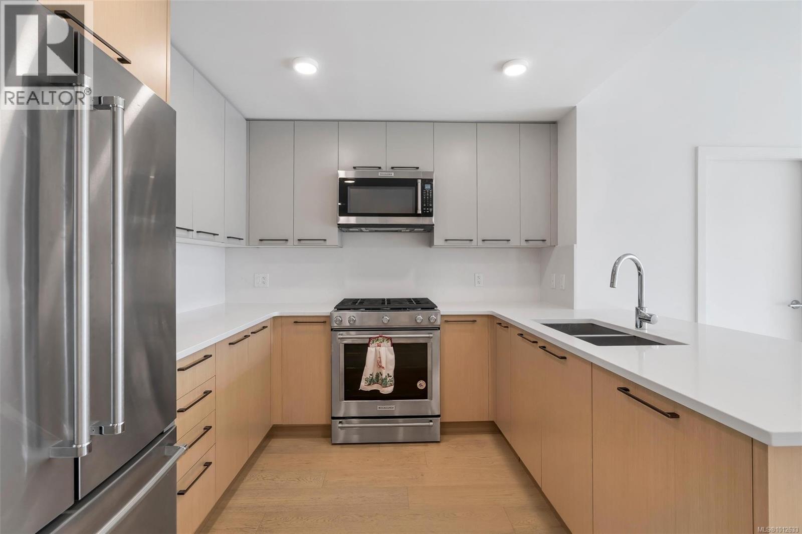 302 9775 Fourth Street, Sidney