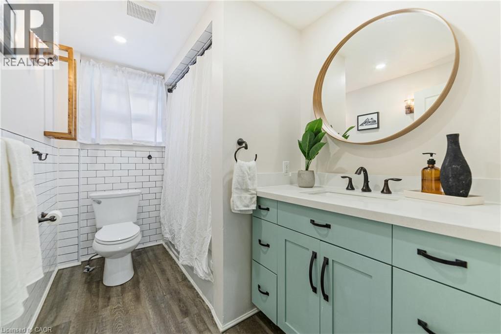 Photo 12 of 22 Houghton Avenue N, Hamilton ON