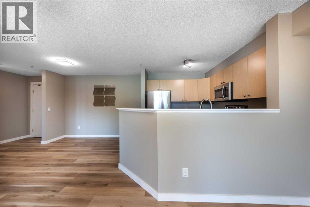 Photo 10 of 6204 304 Mackenzie Way Sw, Airdrie AB