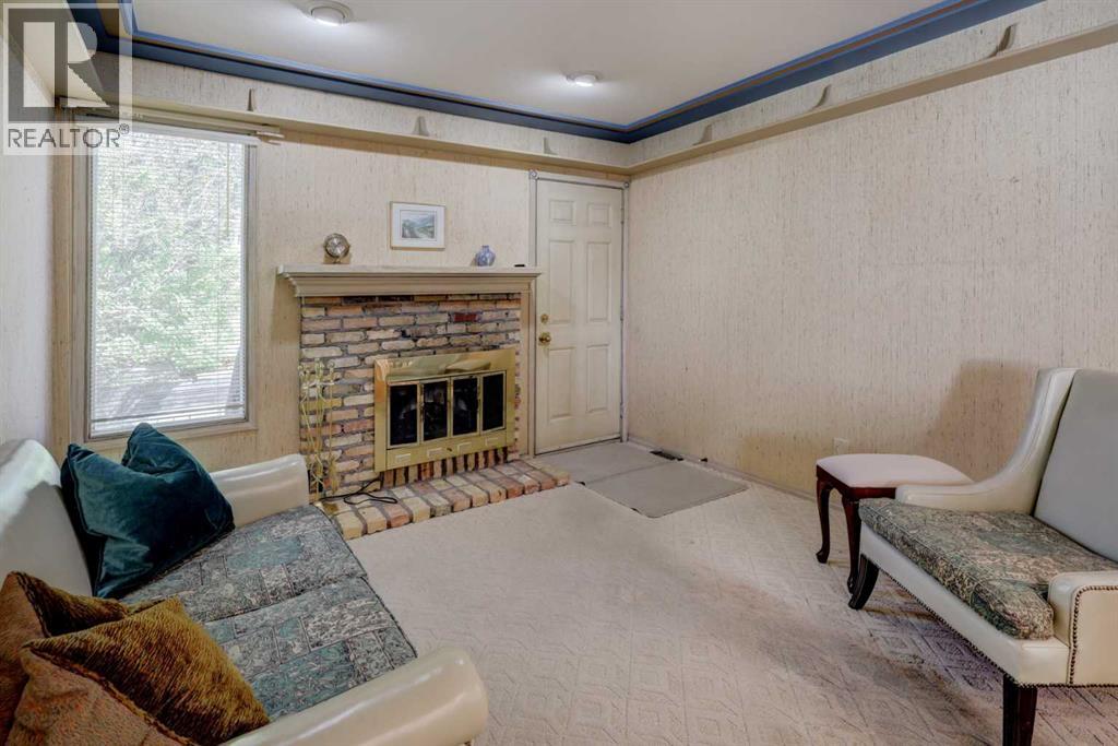 Photo 15 of 76 Edgeland Road Nw, Calgary AB