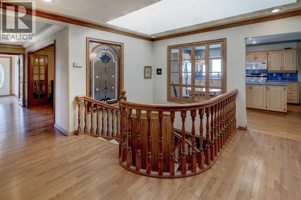 Photo 27 of 76 Edgeland Road Nw, Calgary AB