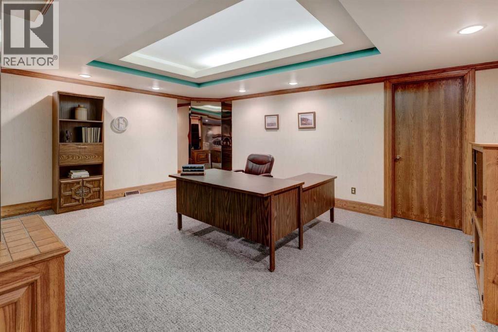 Photo 36 of 76 Edgeland Road Nw, Calgary AB