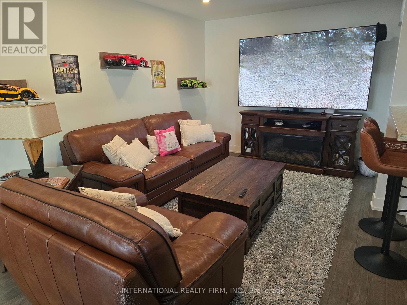 Photo 3 of 32 600 Silver Creek Boulevard, Mississauga ON
