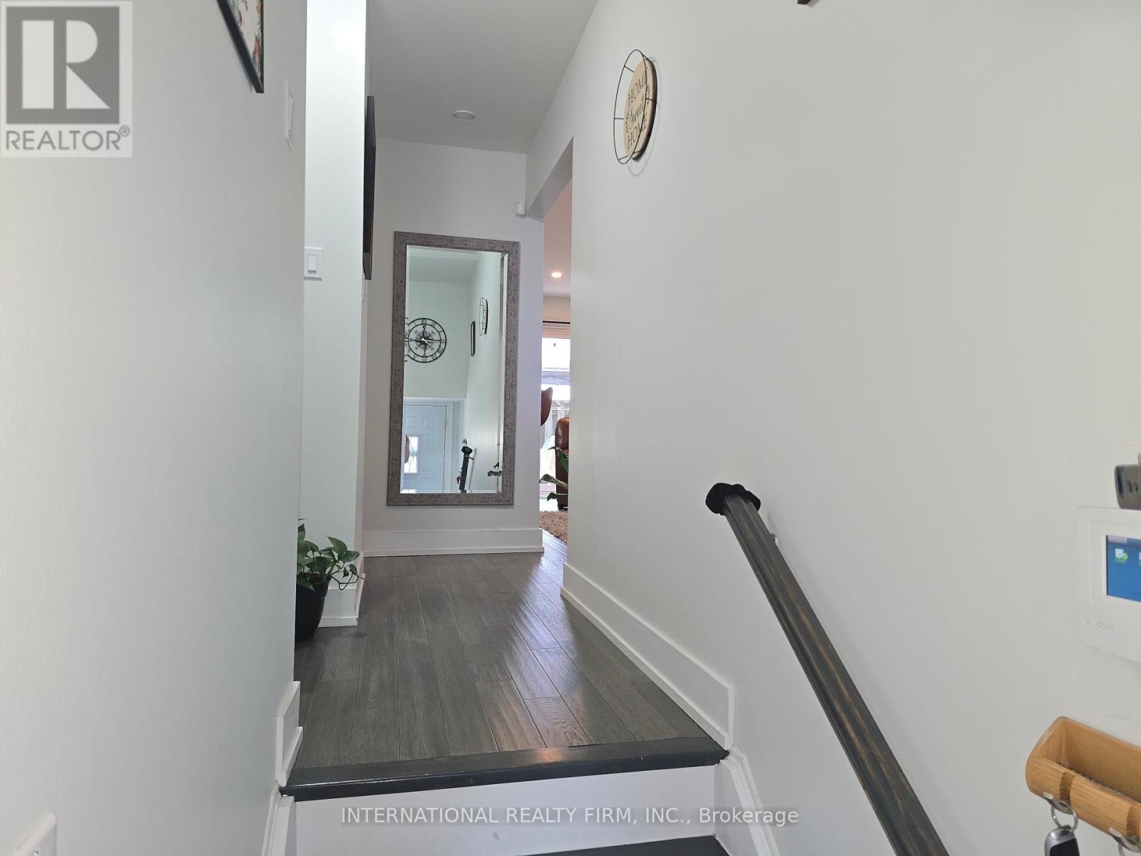 Photo 9 of 32 600 Silver Creek Boulevard, Mississauga ON