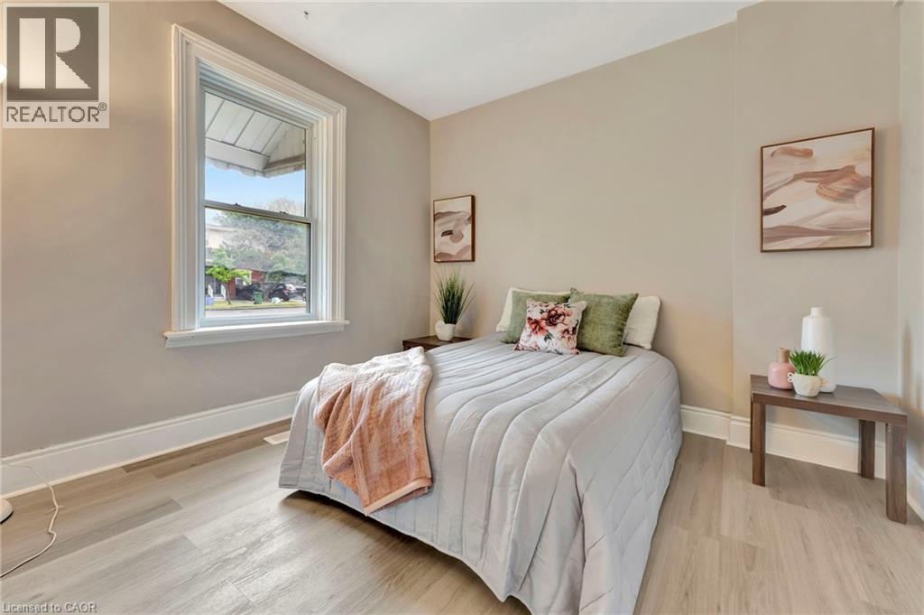 Photo 3 of 462 Upper Wellington Street, Hamilton ON