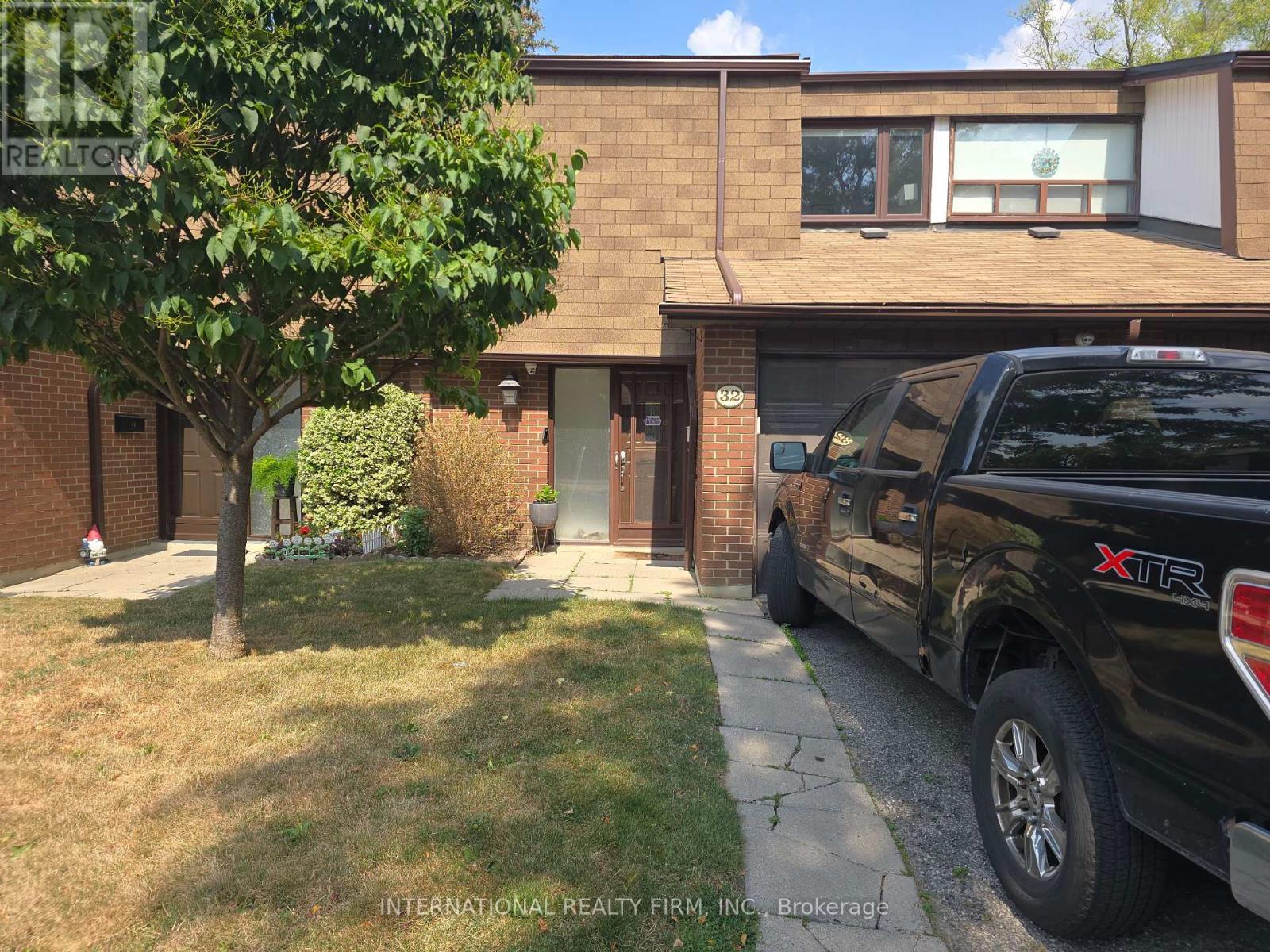 Photo 18 of 32 600 Silver Creek Boulevard, Mississauga ON