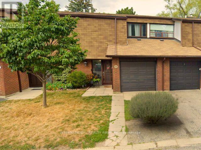 Photo 1 of 32 600 Silver Creek Boulevard, Mississauga ON