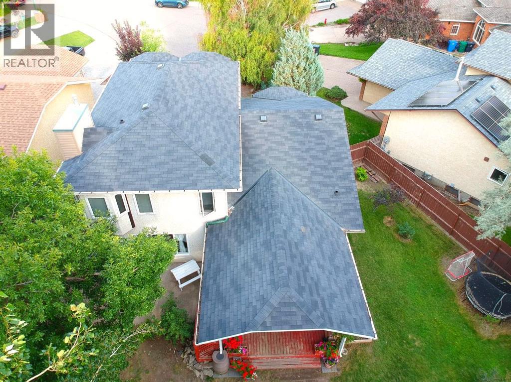 Photo 8 of 125 Sherwood Place W, Lethbridge AB