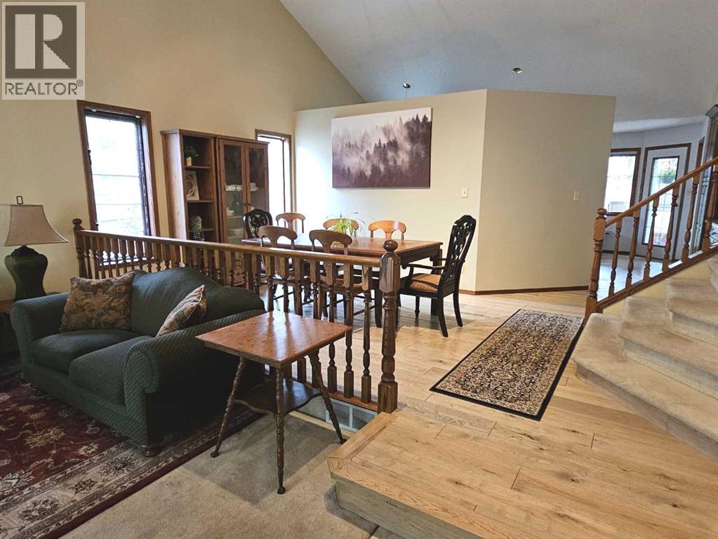 Photo 10 of 125 Sherwood Place W, Lethbridge AB